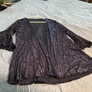 Gorgeous swing-style overlay cardi!